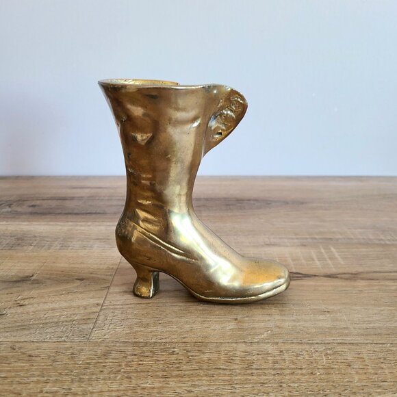 Solid brass boot shape vase figurine. - Picture 2 of 5